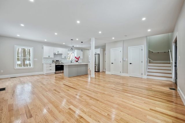 37 Dane Ave, Worcester, MA 01607