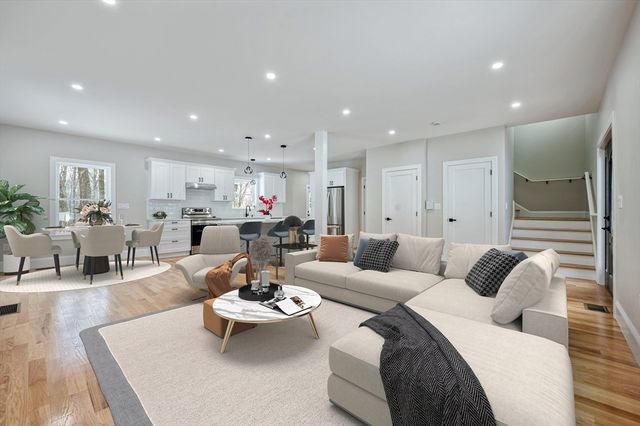 37 Dane Ave, Worcester, MA 01607