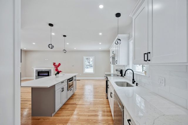 37 Dane Ave, Worcester, MA 01607