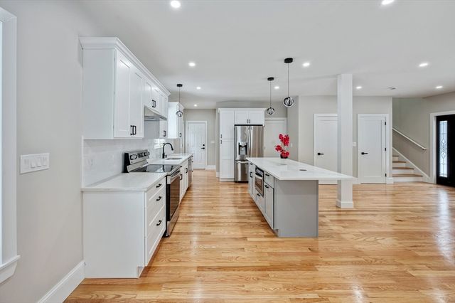 37 Dane Ave, Worcester, MA 01607