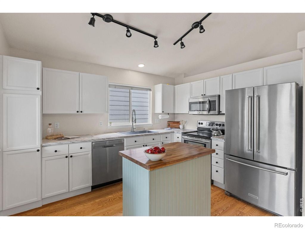 Image 11 of property listing at 9712 Queenscliffe Drive, Highlands Ranch, CO 80130