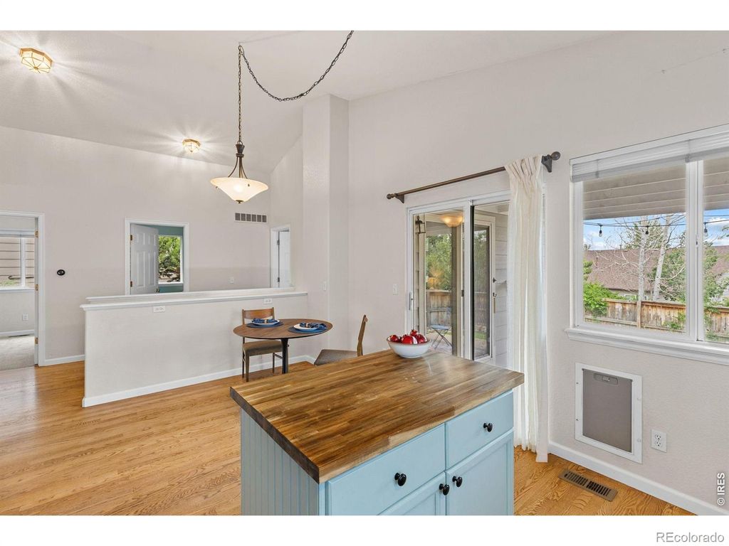 Image 13 of property listing at 9712 Queenscliffe Drive, Highlands Ranch, CO 80130
