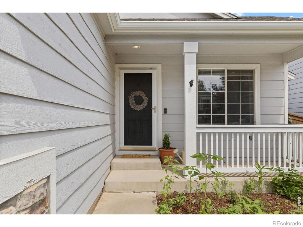 Image 3 of property listing at 9712 Queenscliffe Drive, Highlands Ranch, CO 80130
