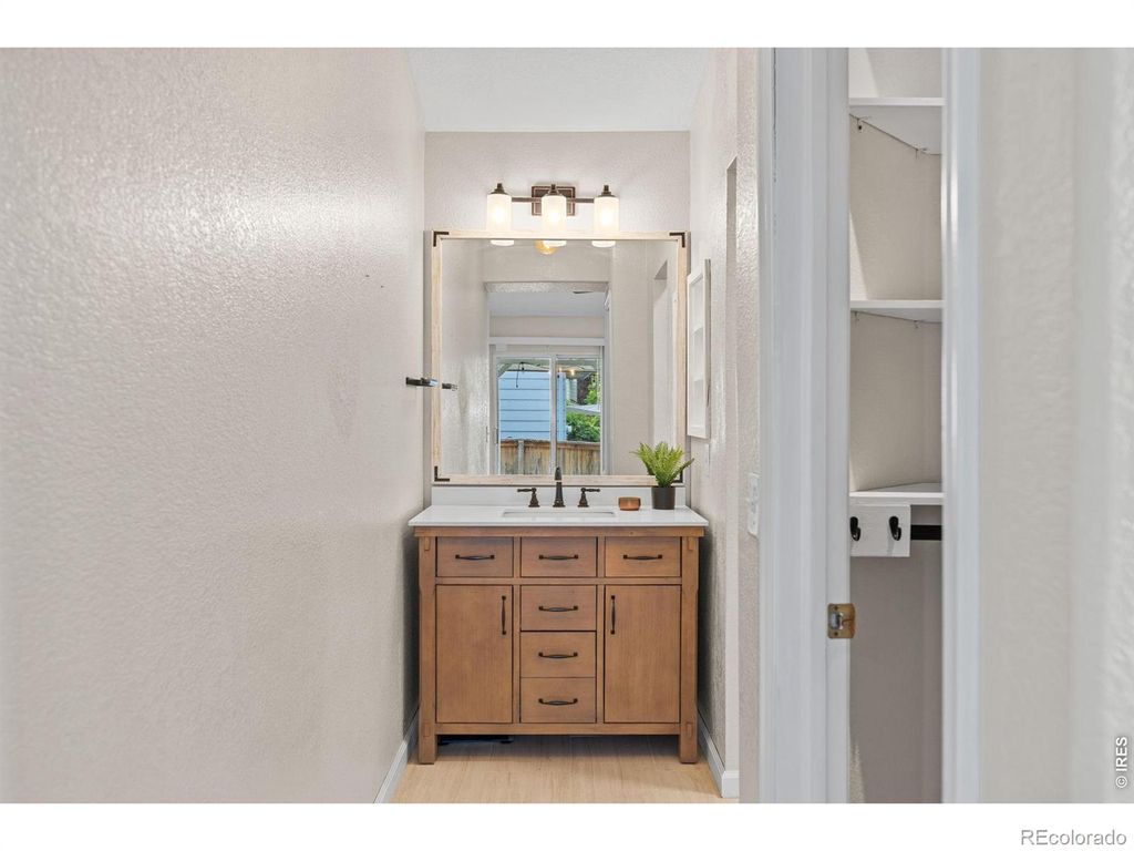 Image 21 of property listing at 9712 Queenscliffe Drive, Highlands Ranch, CO 80130