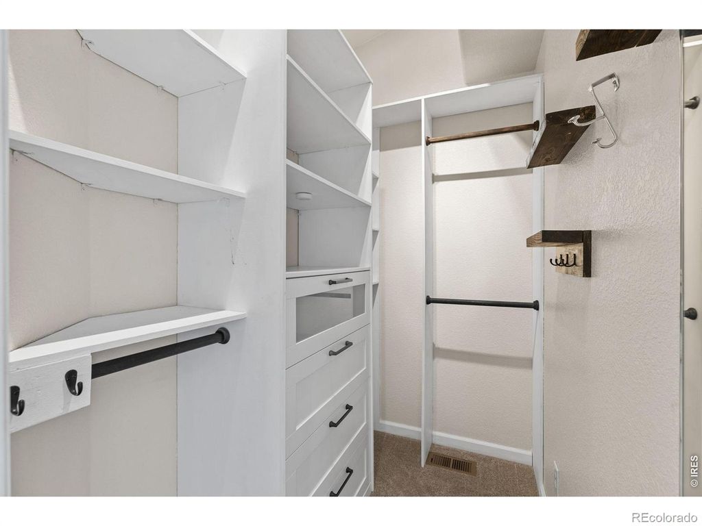 Image 23 of property listing at 9712 Queenscliffe Drive, Highlands Ranch, CO 80130