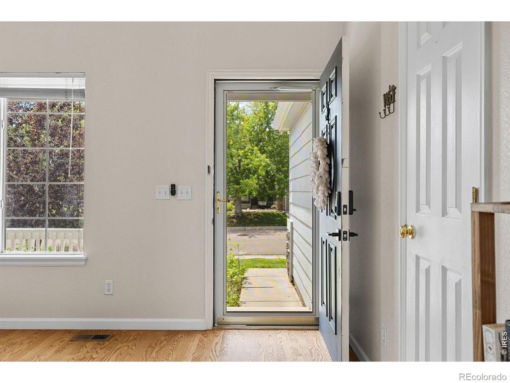 Image 4 of property listing at 9712 Queenscliffe Drive, Highlands Ranch, CO 80130