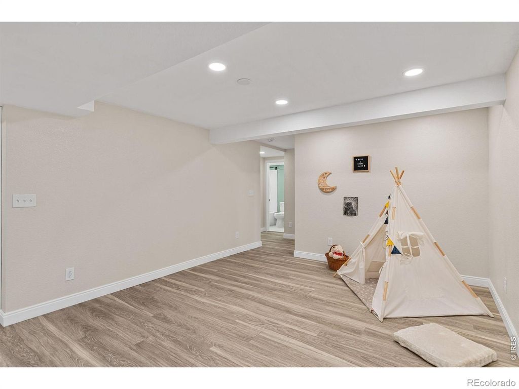 Image 32 of property listing at 9712 Queenscliffe Drive, Highlands Ranch, CO 80130