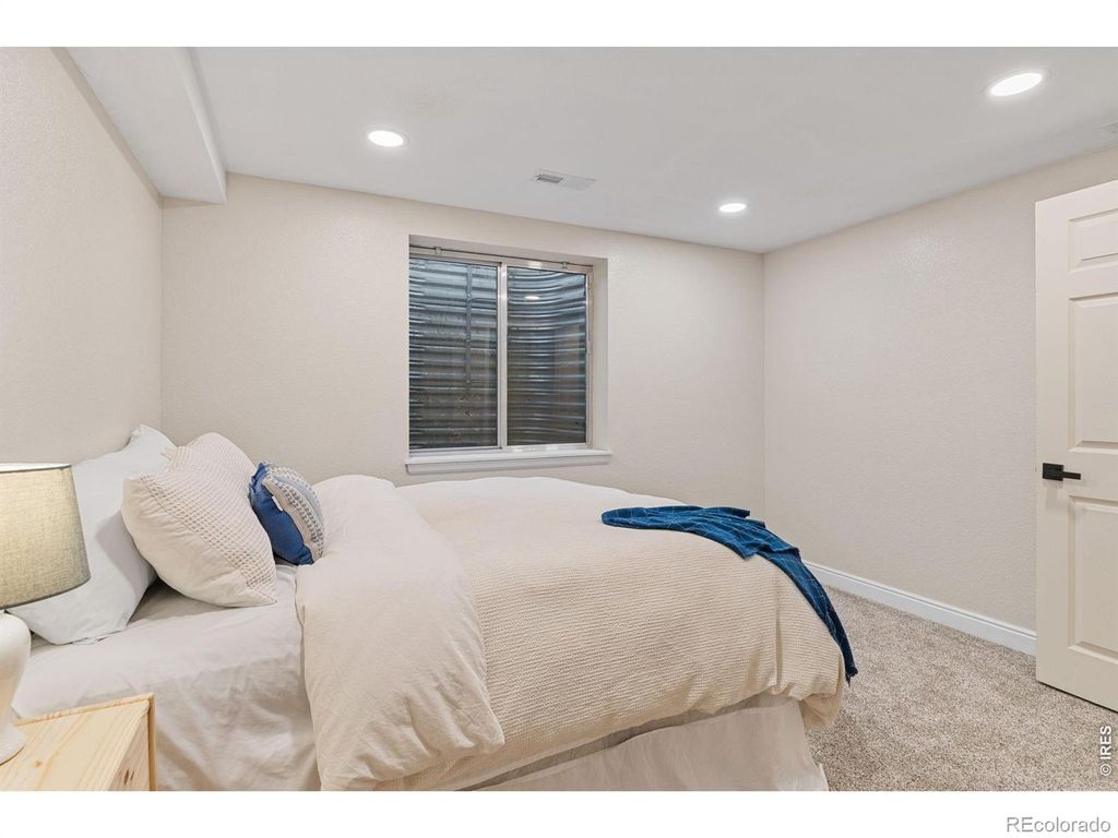 Image 34 of property listing at 9712 Queenscliffe Drive, Highlands Ranch, CO 80130