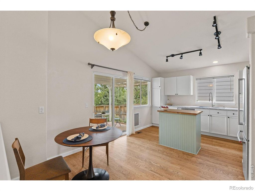 Image 9 of property listing at 9712 Queenscliffe Drive, Highlands Ranch, CO 80130