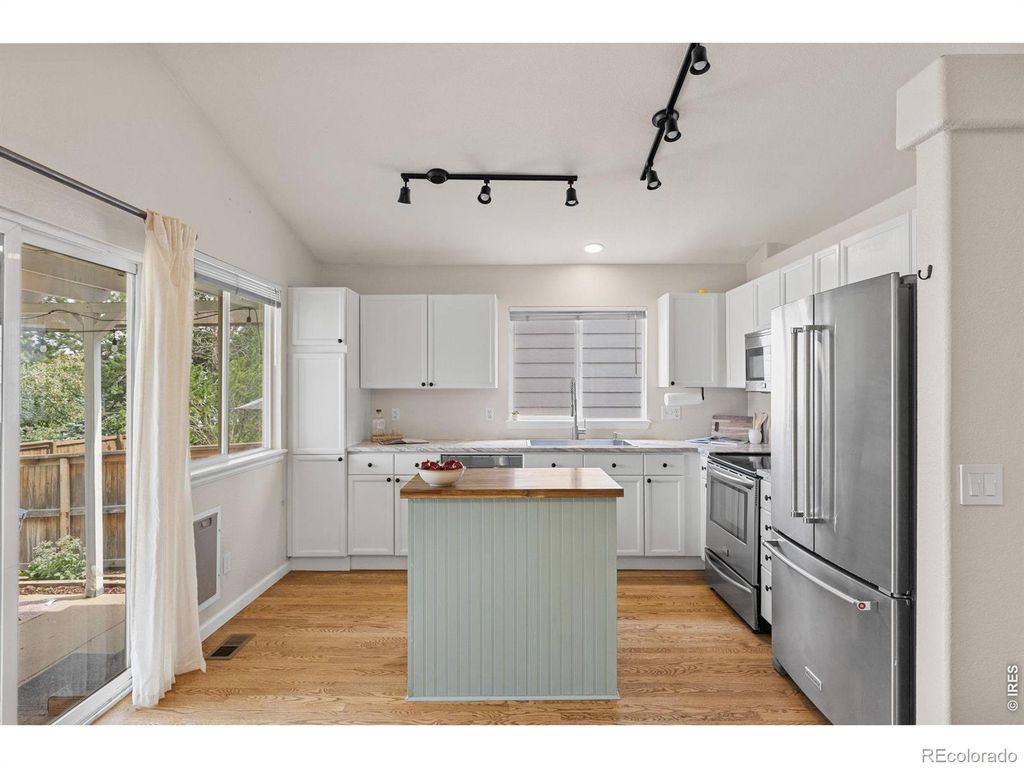 Image 10 of property listing at 9712 Queenscliffe Drive, Highlands Ranch, CO 80130