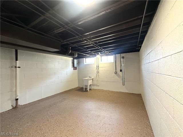 4507 E Frontenac Drive, Warrensville Heights, OH 44128