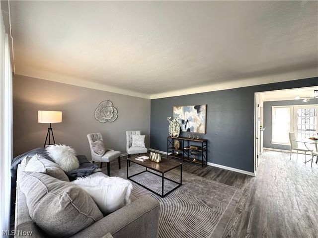 4507 E Frontenac Drive, Warrensville Heights, OH 44128