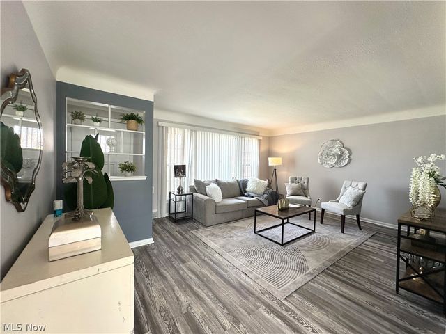 4507 E Frontenac Drive, Warrensville Heights, OH 44128