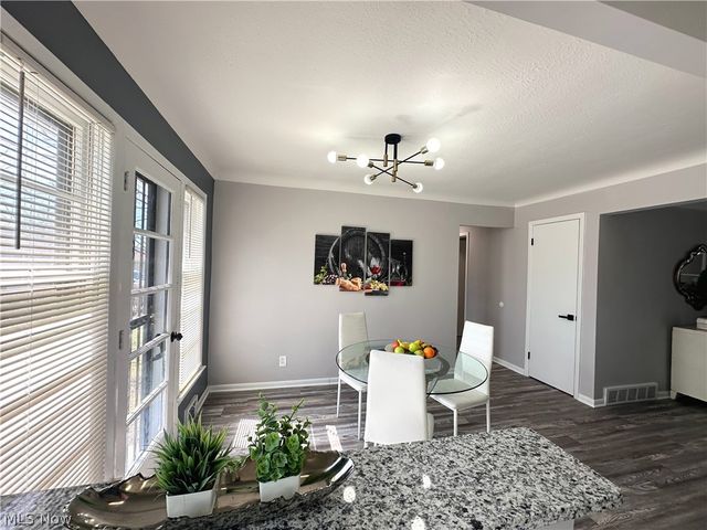 4507 E Frontenac Drive, Warrensville Heights, OH 44128