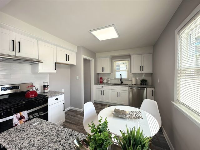 4507 E Frontenac Drive, Warrensville Heights, OH 44128