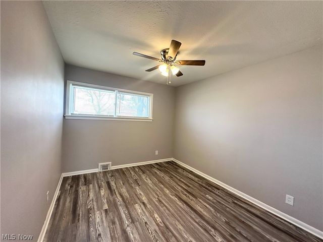 4507 E Frontenac Drive, Warrensville Heights, OH 44128