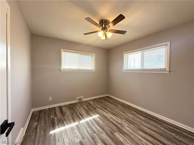 4507 E Frontenac Drive, Warrensville Heights, OH 44128