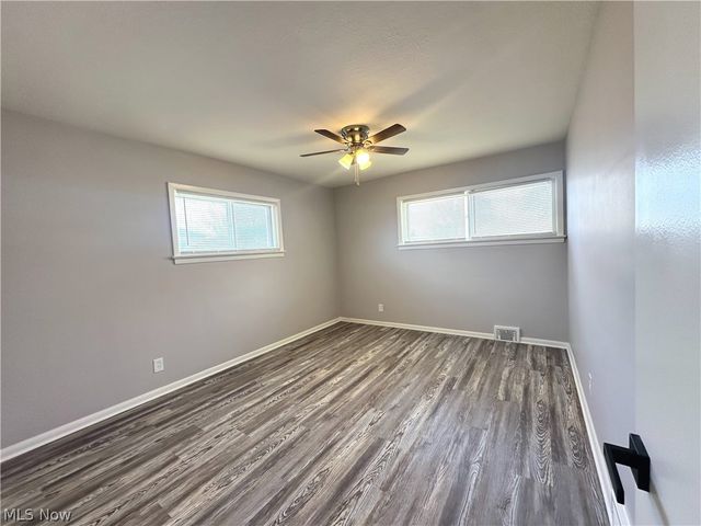 4507 E Frontenac Drive, Warrensville Heights, OH 44128