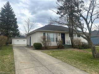 4507 E Frontenac Drive, Warrensville Heights, OH 44128