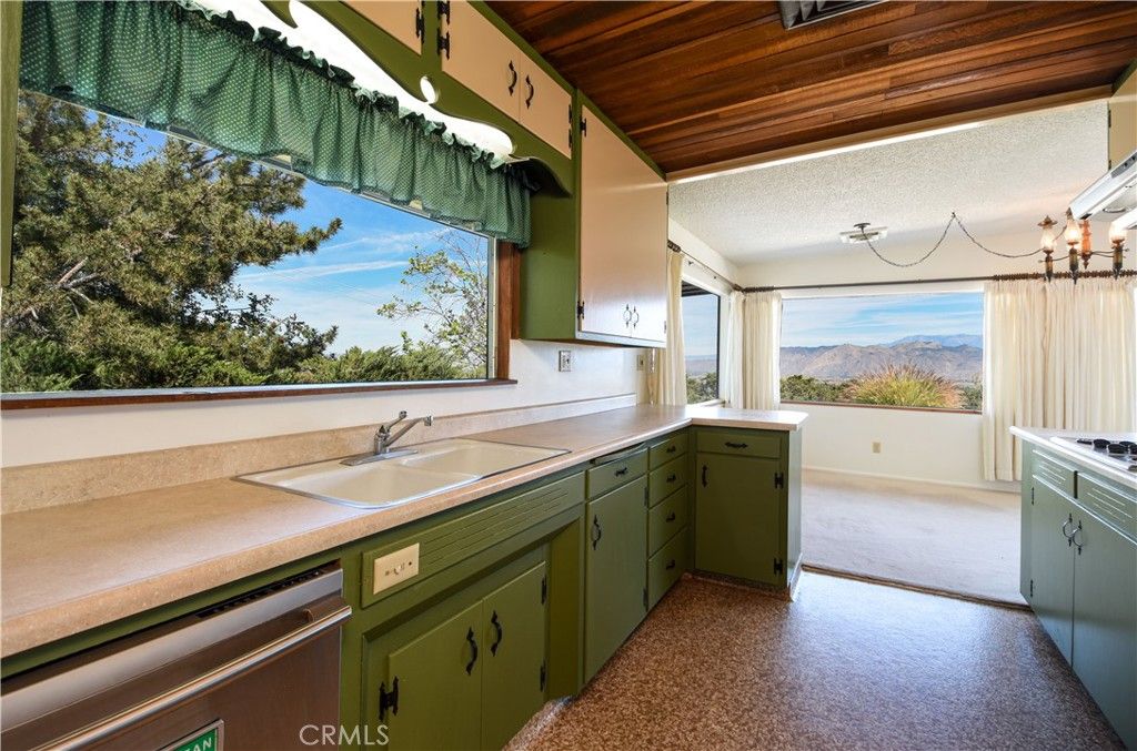 Image 10 of property listing at 28280 Rawlings, Hemet, CA 92544