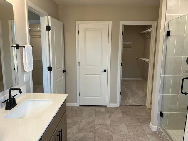 10398 McGregor Boulevard, Woodbury, MN 55129