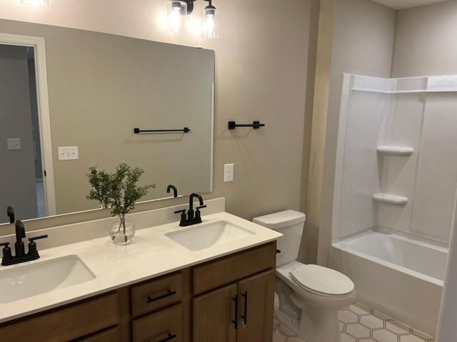 10398 McGregor Boulevard, Woodbury, MN 55129