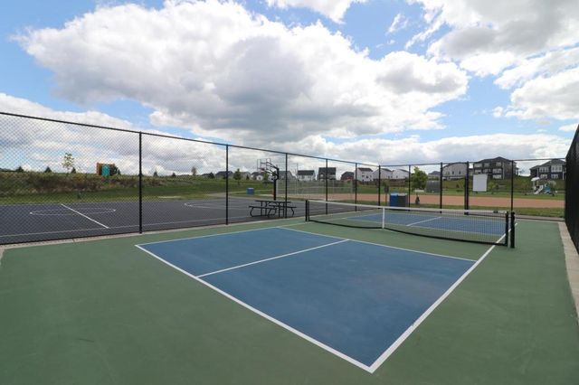10398 McGregor Boulevard, Woodbury, MN 55129