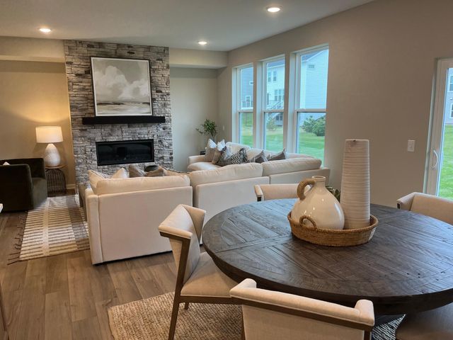 10398 McGregor Boulevard, Woodbury, MN 55129