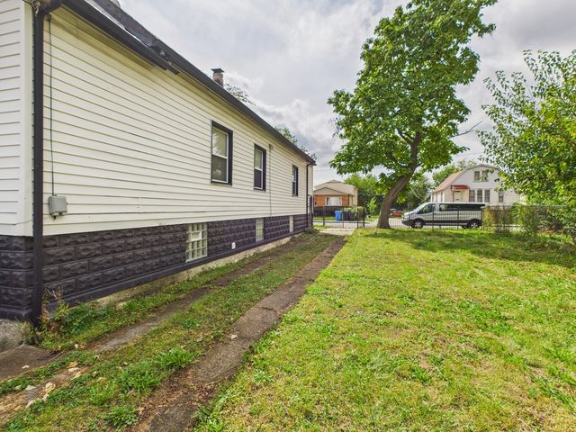 8535 S Givins Court, Chicago, IL 60620