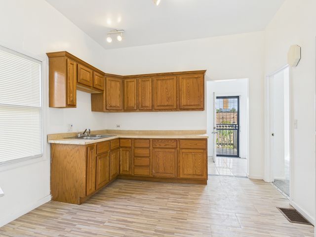 8535 S Givins Court, Chicago, IL 60620