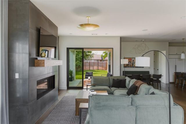 705 W 10th ST, Georgetown, TX 78626