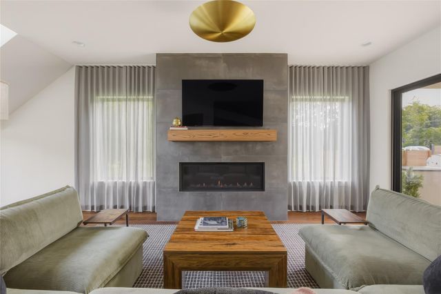 705 W 10th ST, Georgetown, TX 78626
