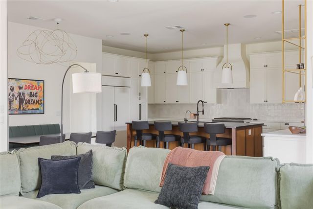 705 W 10th ST, Georgetown, TX 78626