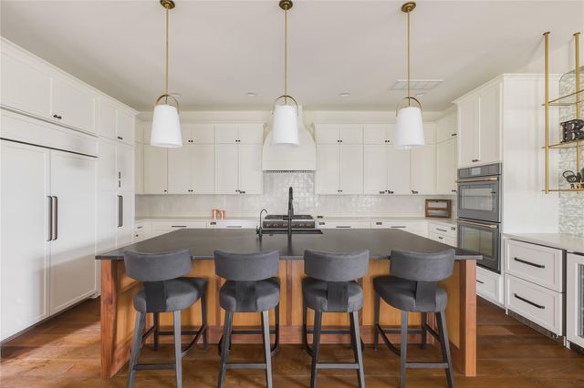 705 W 10th ST, Georgetown, TX 78626