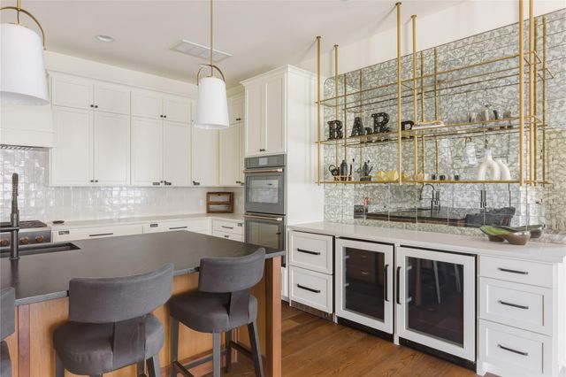 705 W 10th ST, Georgetown, TX 78626