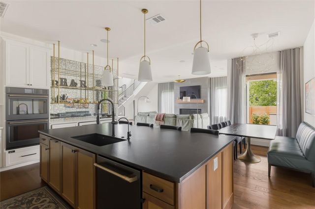 705 W 10th ST, Georgetown, TX 78626