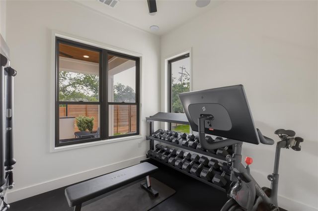 705 W 10th ST, Georgetown, TX 78626