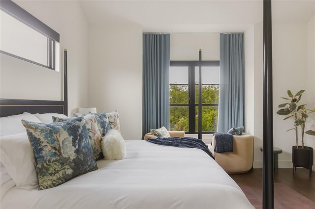 705 W 10th ST, Georgetown, TX 78626