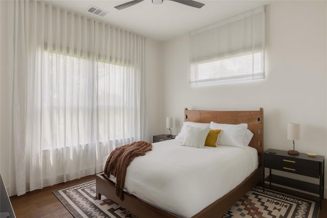 705 W 10th ST, Georgetown, TX 78626