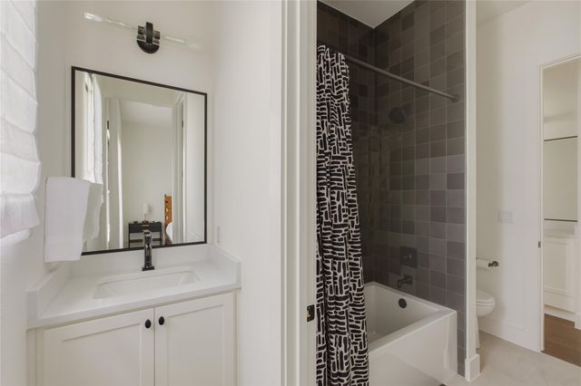 705 W 10th ST, Georgetown, TX 78626