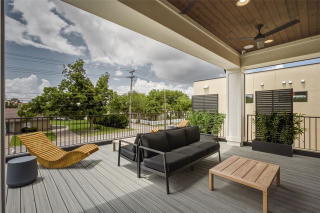 705 W 10th ST, Georgetown, TX 78626
