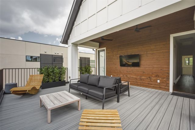 705 W 10th ST, Georgetown, TX 78626
