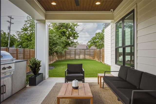 705 W 10th ST, Georgetown, TX 78626