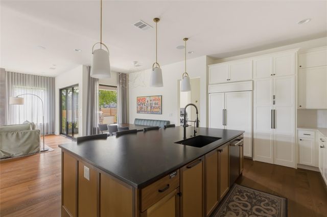705 W 10th ST, Georgetown, TX 78626