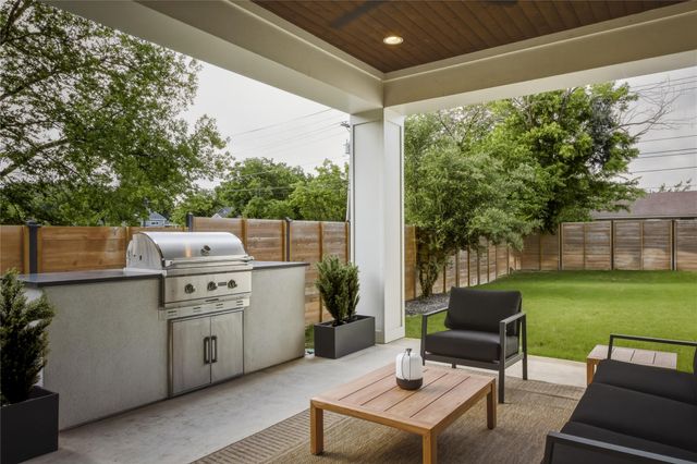 705 W 10th ST, Georgetown, TX 78626