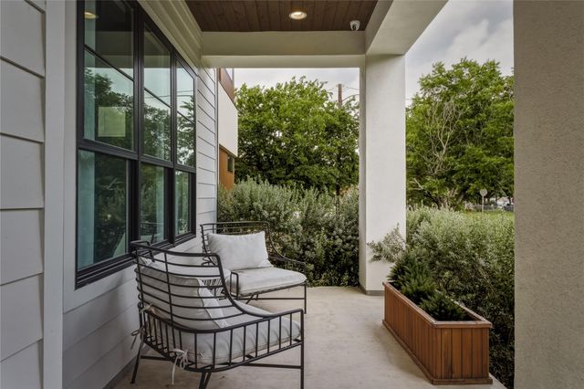 705 W 10th ST, Georgetown, TX 78626