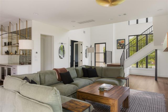 705 W 10th ST, Georgetown, TX 78626