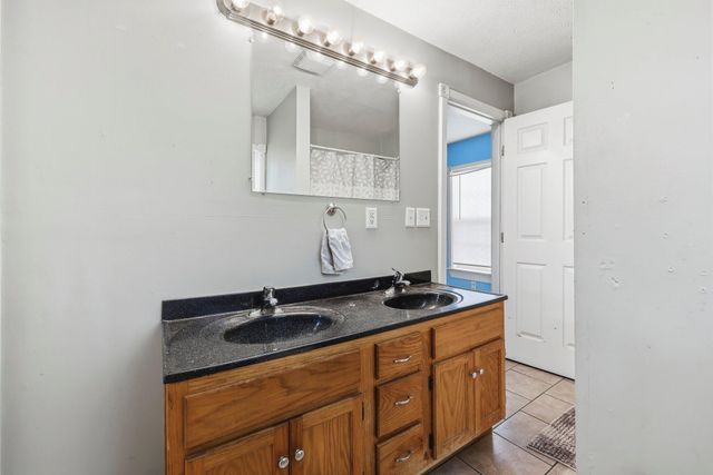 1617 W Lee Street, Springfield, MO 65803