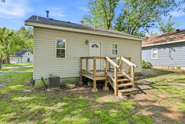 1617 W Lee Street, Springfield, MO 65803