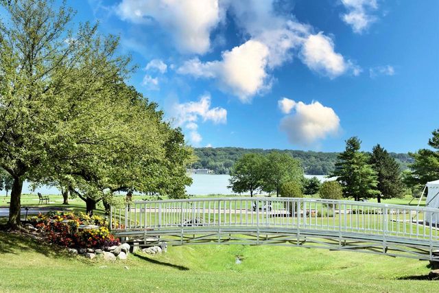 588 Geneva National AVENUE N, Lake Geneva, WI 53147